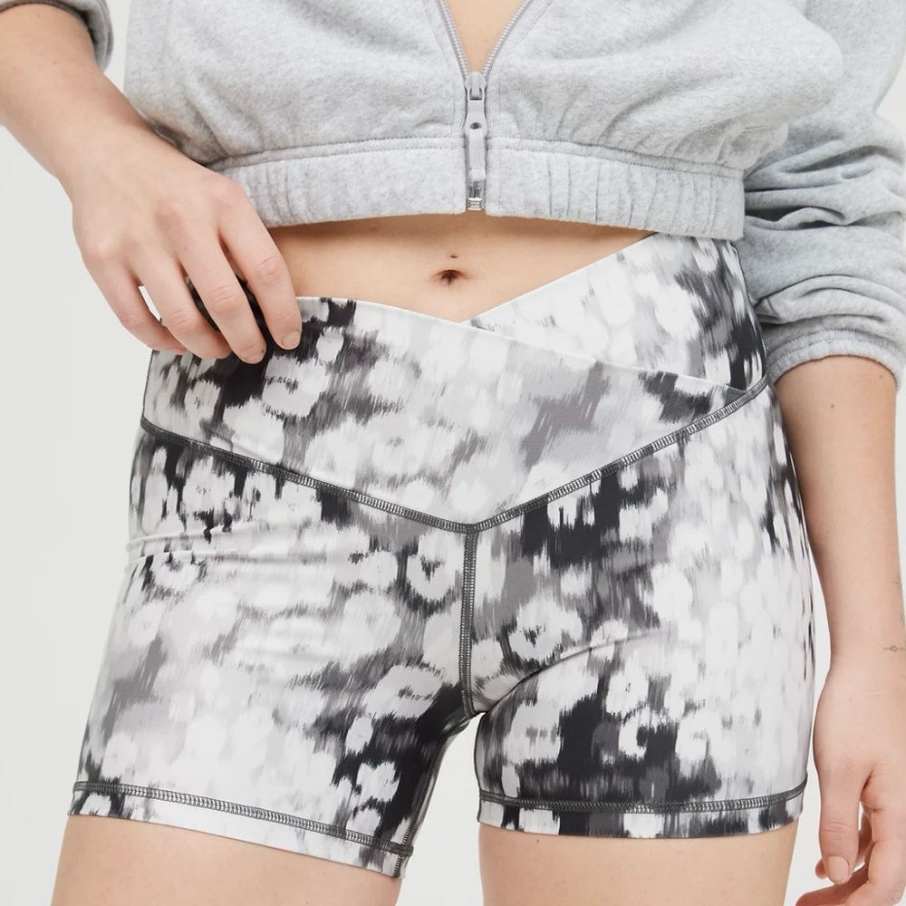 Aerie OFFLINE Shine High Waisted Printed 4" Shortie